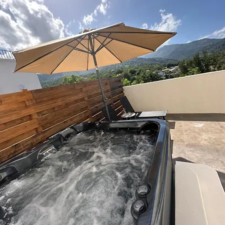 Bergerie Avec Vue Montagne *