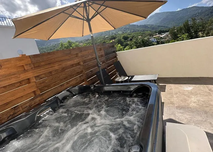 Bergerie Avec Vue Montagne *