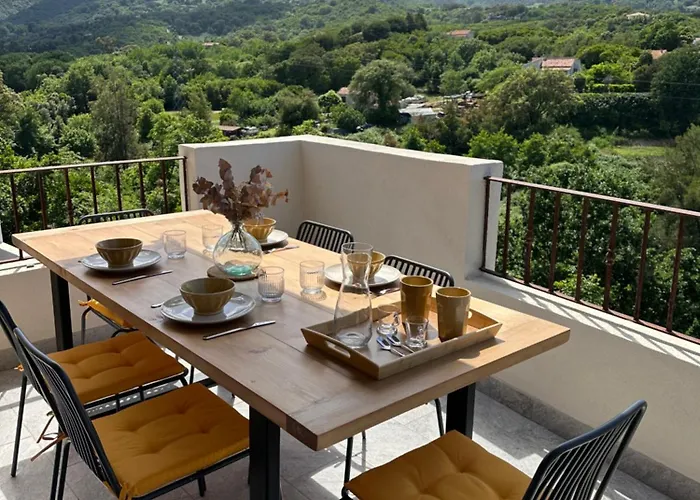 Bergerie Avec Vue Montagne